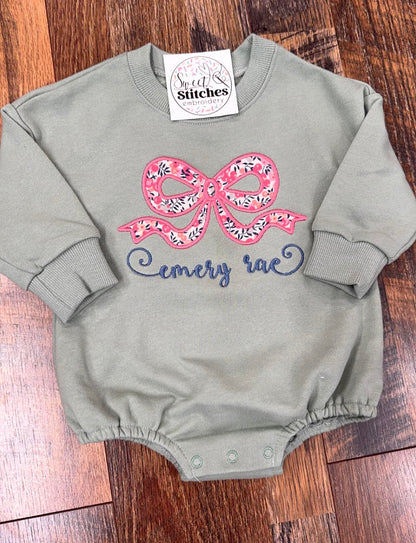 Bow applique sweatshirt bubble